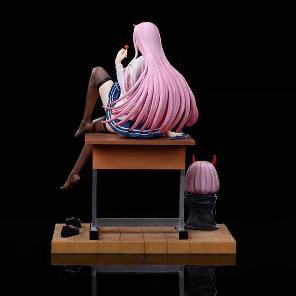 DARLING in the FRANXX 
Zero Two 250
Tamaño:24cm