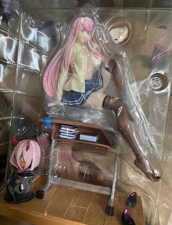 DARLING in the FRANXX 
Zero Two 250
Tamaño:24cm