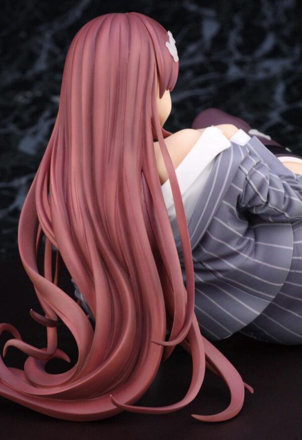 Akasaka Yuri 160
Tamaño:17.8cm