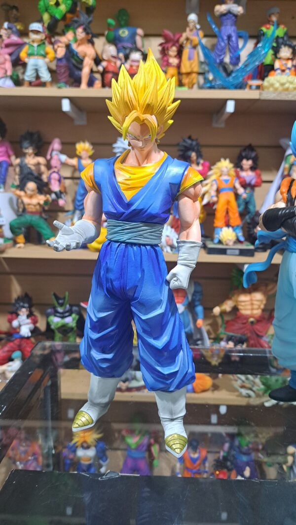 Vegito Super Saiyan Vegitto 
Dragón Ball Z 220
Tamaño:32cm