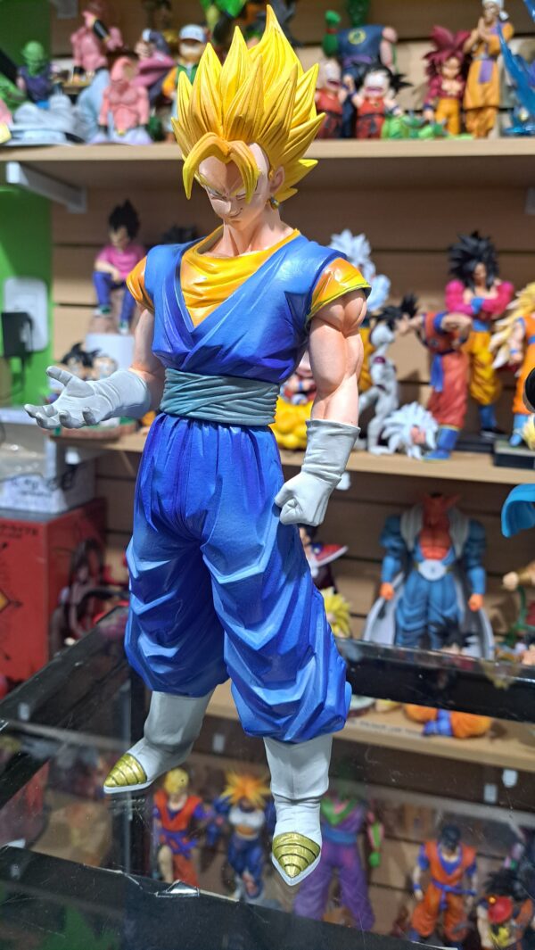 Vegito Super Saiyan Vegitto 
Dragón Ball Z 220
Tamaño:32cm