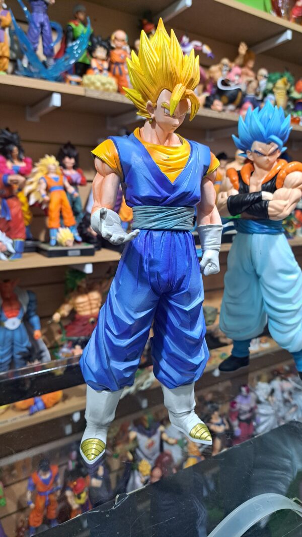 Vegito Super Saiyan Vegitto 
Dragón Ball Z 220
Tamaño:32cm