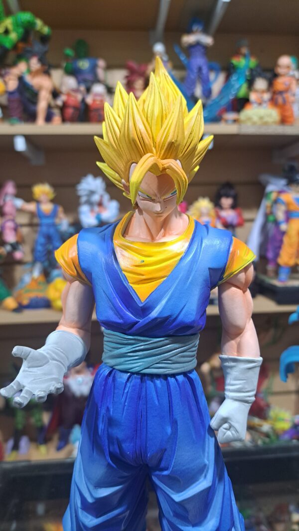 Vegito Super Saiyan Vegitto 
Dragón Ball Z 220
Tamaño:32cm