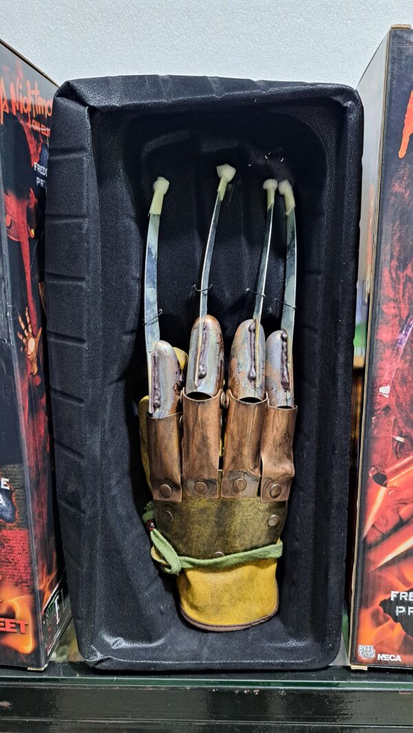 FREDDY KRUEGER GUANTE CUERO Y METAL COSPLEY 0 dólares al tipo de cambio blue del día