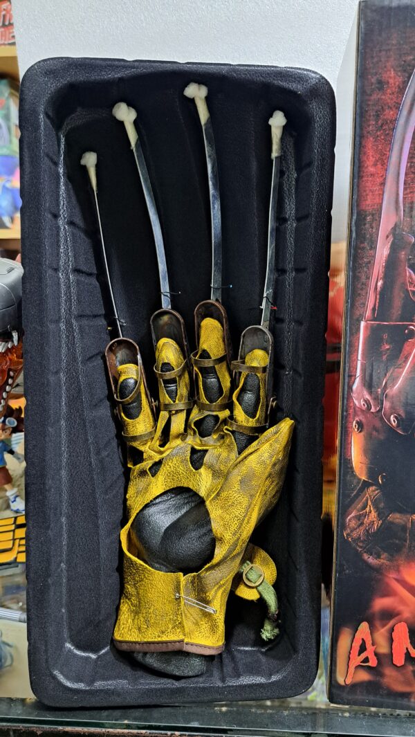 FREDDY KRUEGER GUANTE DE CUERO Y METAL ESPECIAL COSPLEY 0 dólares al tipo de cambio blue del día