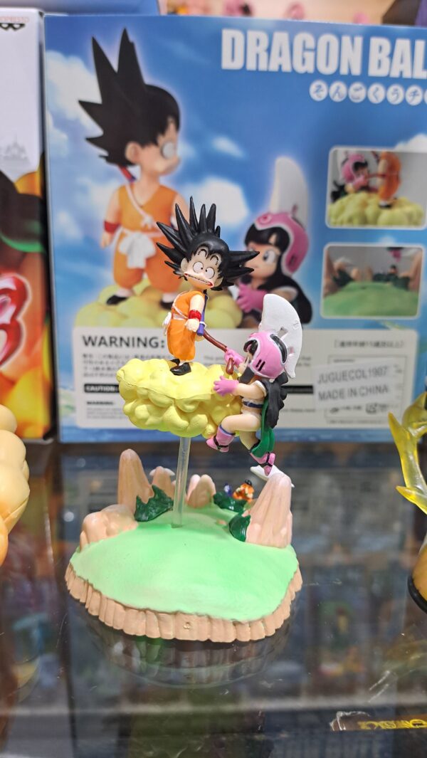 Goku y milk en la nube 50- 10.5 cm altura