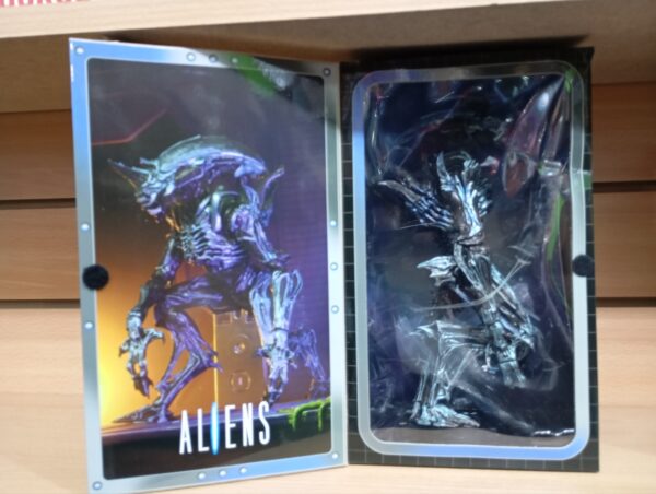 Rhino Alien ORIGINAL NECA 
Alien
Tamaño:25cm