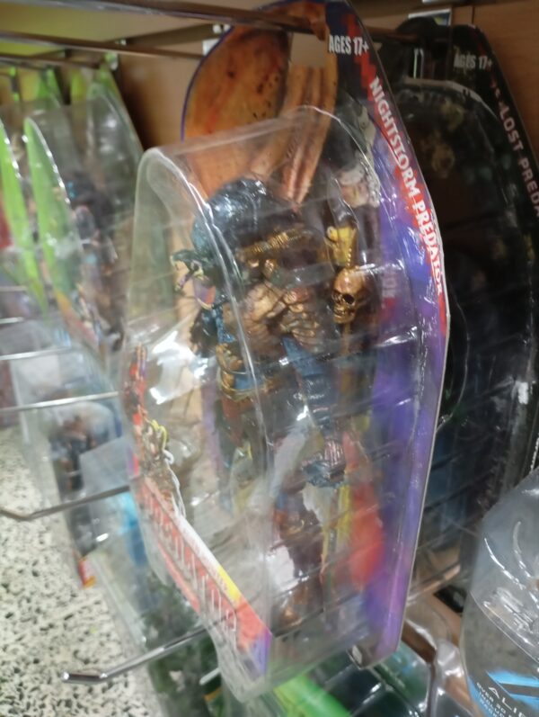 Ultime Hunter
Nightstorm Predator
Tamaño:22cm