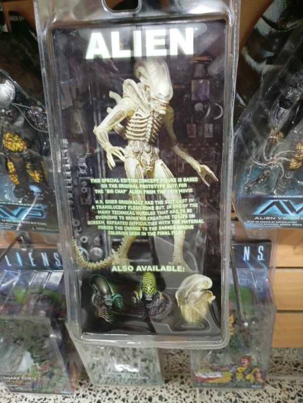 alien Xenomorph
Translucent Prototype Suit
Tamaño:18cm