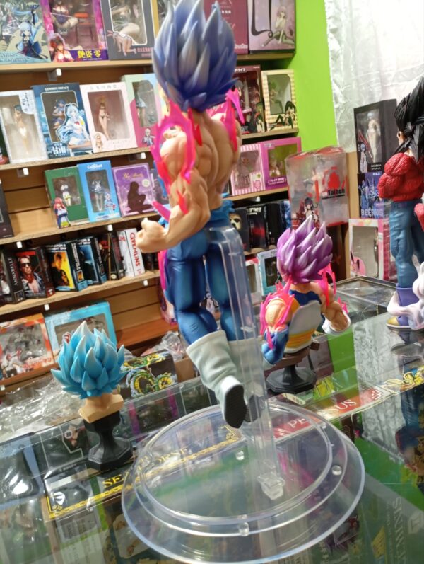 Vegeta Super Saiyan blue cabeza intercambiable 260
Dragón Ball Super
Tamaño:33,5cm