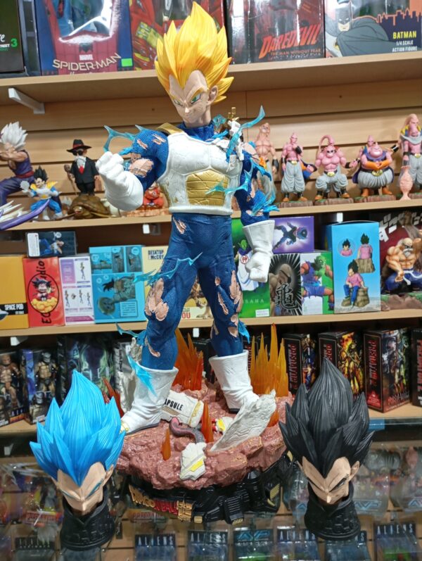 Vegeta Super Saiyan 3
Cabezas intercambiables 620
Dragón Ball Super
Tamaño:53cm