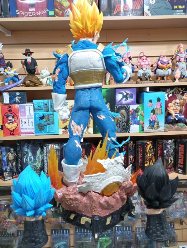 Vegeta Super Saiyan 3
Cabezas intercambiables 620
Dragón Ball Super
Tamaño:53cm