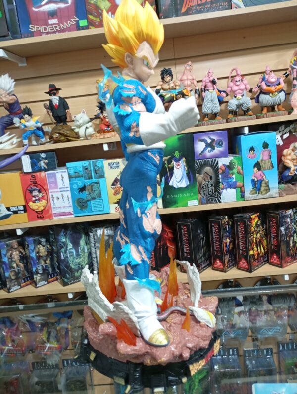 Vegeta Super Saiyan 3
Cabezas intercambiables 620
Dragón Ball Super
Tamaño:53cm