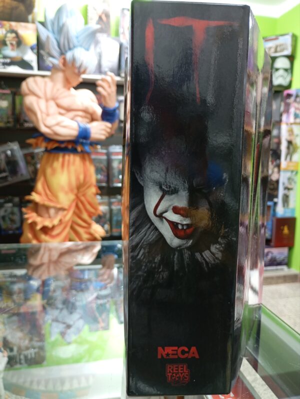Pennywise 
IT
Tamaño:18cm