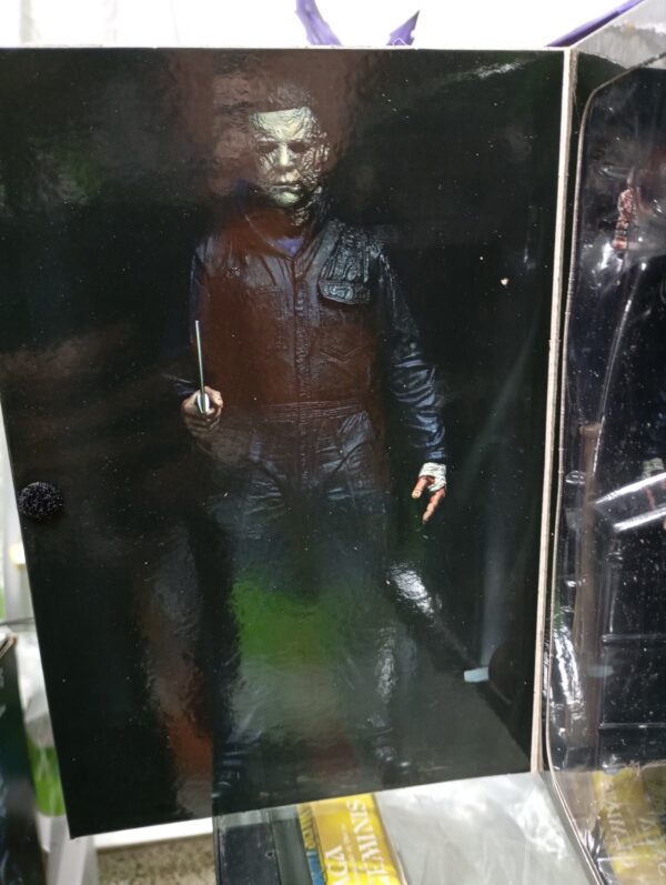 Michael Myers
HALLOWEEN KILLS
Tamaño:18cm