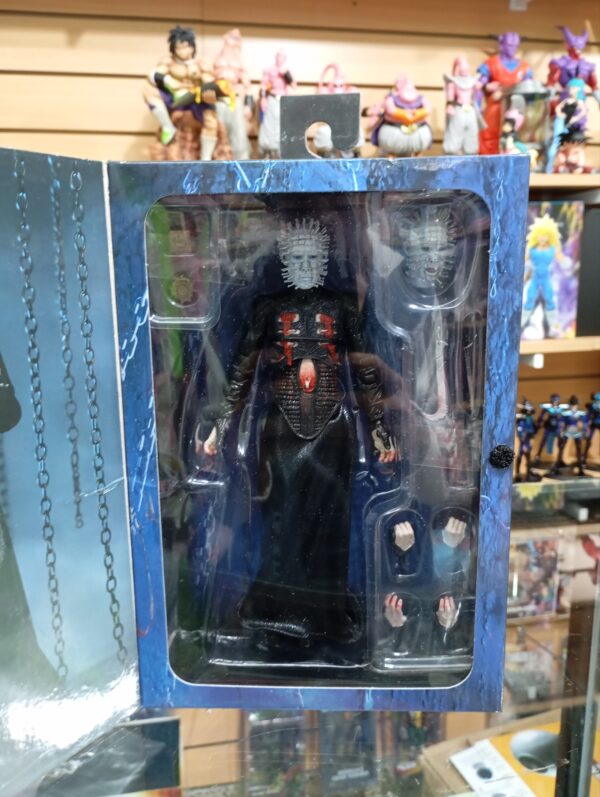 HELLRAISER 35
ULTIMATE PINHEAD
Tamaño:19cm