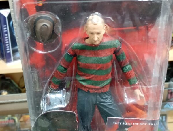 FREDDY KRUEGER
A Nightmare On Elm Street
Tamaño:18cm
