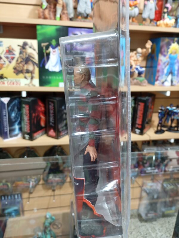 FREDDY KRUEGER
A Nightmare On Elm Street
Tamaño:18cm
