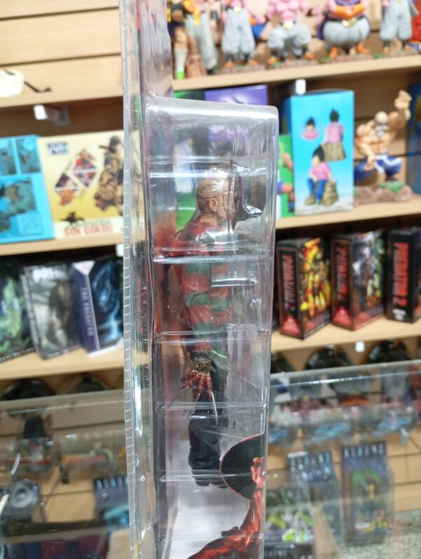 FREDDY KRUEGER
A Nightmare On Elm Street
Tamaño:18cm
