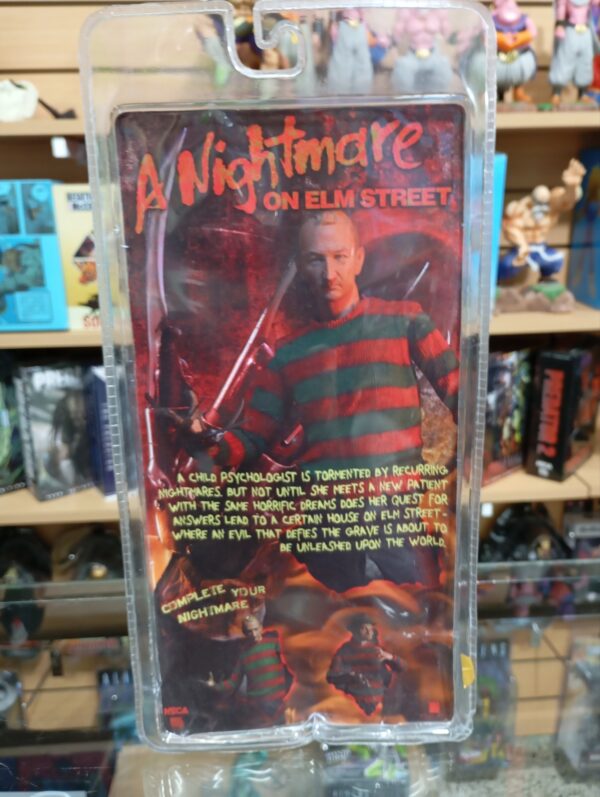 FREDDY KRUEGER
A Nightmare On Elm Street
Tamaño:18cm