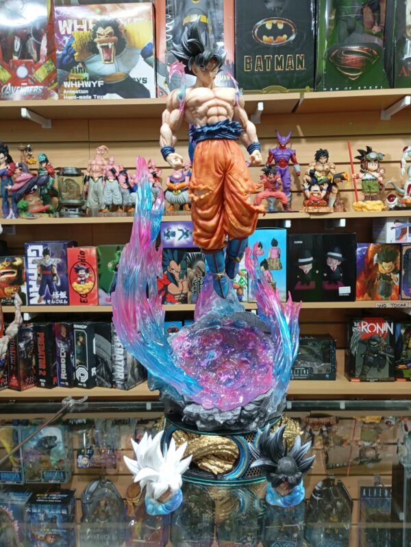 Goku cabeza interminable con luz
Dragón Ball Z 676
Tamaño:53cm