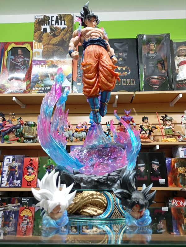Goku cabeza interminable con luz
Dragón Ball Z 676
Tamaño:53cm