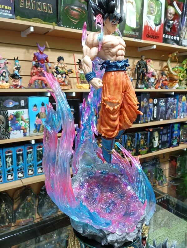 Goku cabeza interminable con luz
Dragón Ball Z 676
Tamaño:53cm