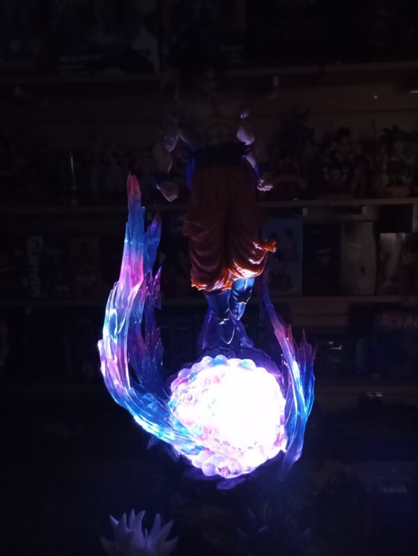 Goku cabeza interminable con luz
Dragón Ball Z 676
Tamaño:53cm
