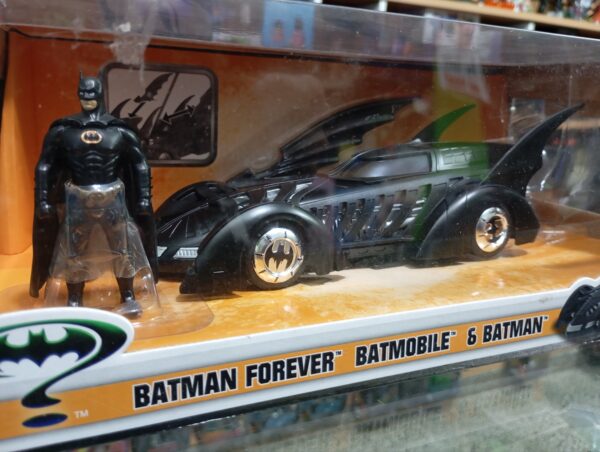 Batman con el batimóvil 24
Metals