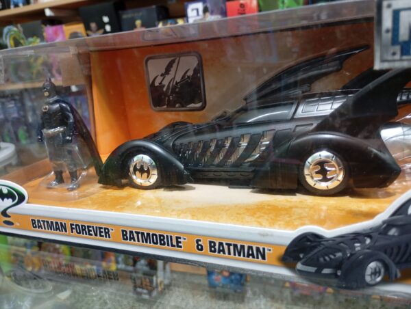 Batman con el batimóvil 24
Metals
