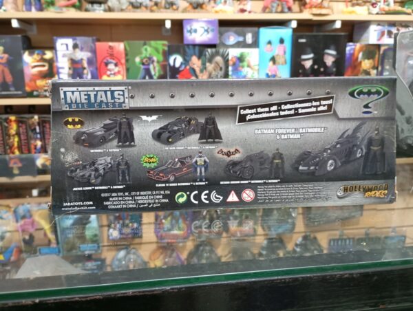 Batman con el batimóvil 24
Metals