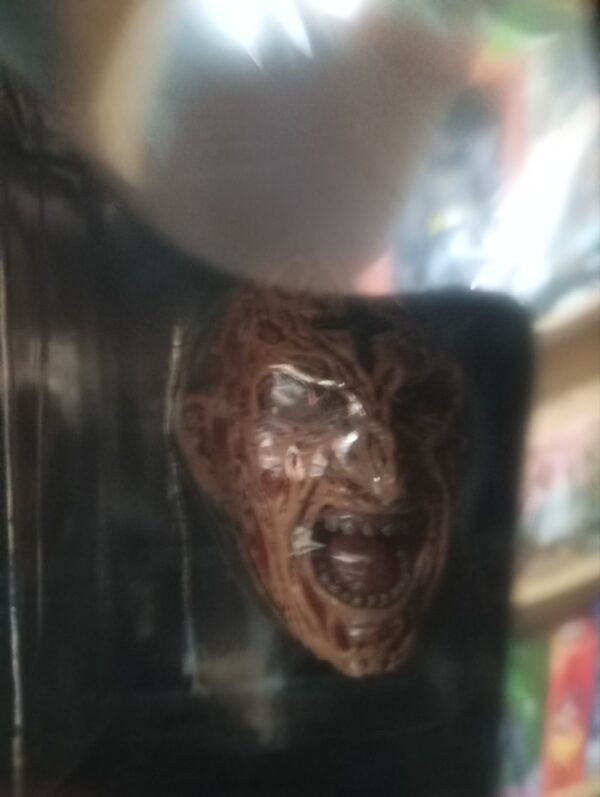 FREDDY Cruger
A Nightmare on Elm Street 3 Dream Warriors 600.12.9
Tamaño:48cm