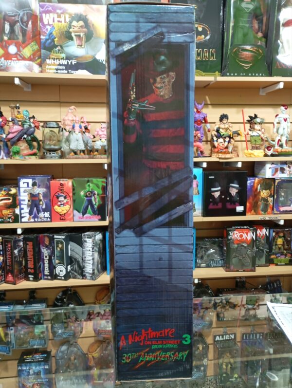 FREDDY Cruger
A Nightmare on Elm Street 3 Dream Warriors 600.12.9
Tamaño:48cm