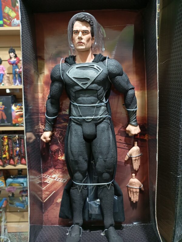 Superman
DC Multiverse
Man OF Steel
Tamaño:49cm