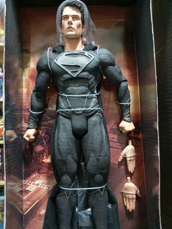 Superman
DC Multiverse
Man OF Steel
Tamaño:49cm