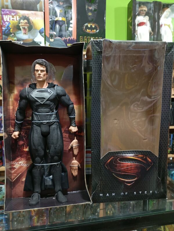 Superman
DC Multiverse
Man OF Steel
Tamaño:49cm
