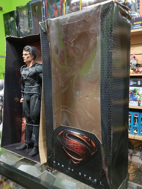 Superman
DC Multiverse
Man OF Steel
Tamaño:49cm