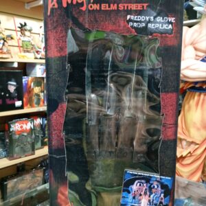 Los guantes o Garras de Freddy Krueger
A Nightmare 80
Tamaño:37