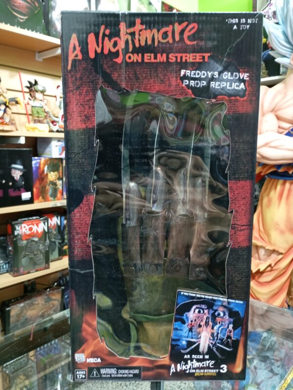 Los guantes o Garras de Freddy Krueger
A Nightmare 80
Tamaño:37
