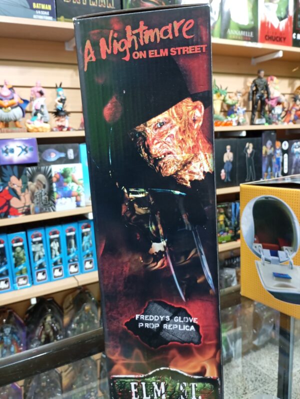Los guantes o Garras de Freddy Krueger
A Nightmare 80
Tamaño:37