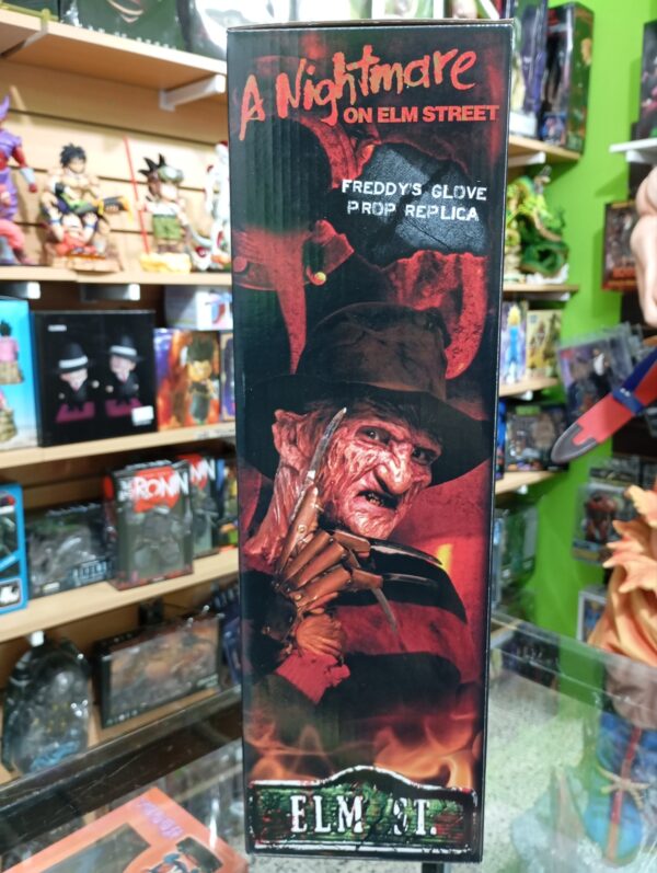 Los guantes o Garras de Freddy Krueger 
A Nightmare 
Tamaño:35cm
