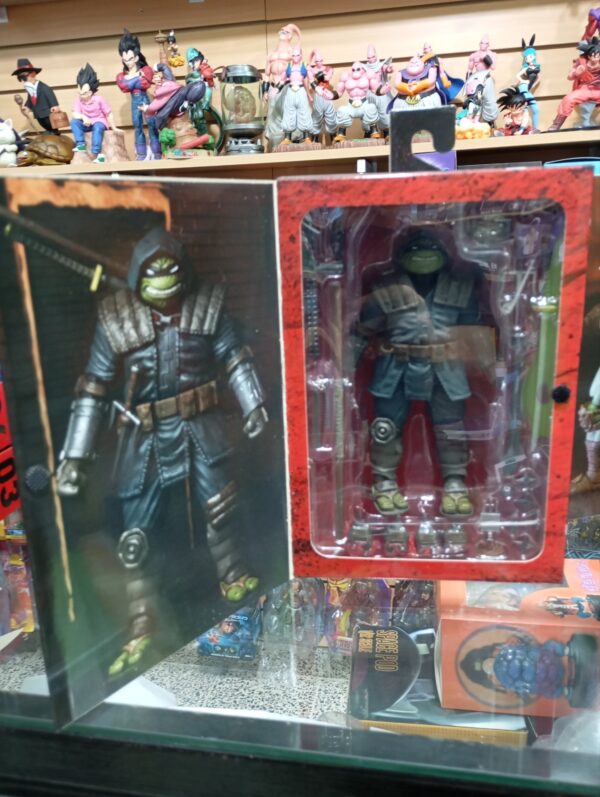 las tortugas ninjas original 
The Last Ronin Armored - Raphael
Tamaño: 17cm Armored - 16cm Raphael