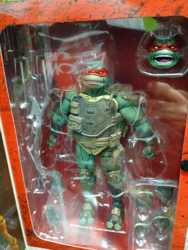 las tortugas ninjas original 
The Last Ronin Armored - Raphael
Tamaño: 17cm Armored - 16cm Raphael