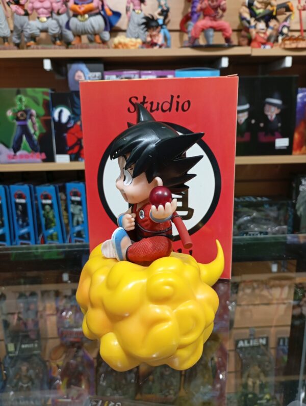 Goku montando su nube y la esfera de 4 estrellas 💫
Dragón Ball Z 100
Tamaño:18cm