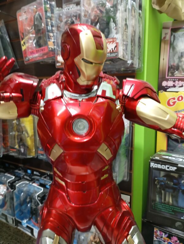 Iron Man - Los Vengadores
Tamaño:107cm
PRECIO: USD .600 DOLARES AL TIPO DE CAMBIO BLUE DEL DÍA