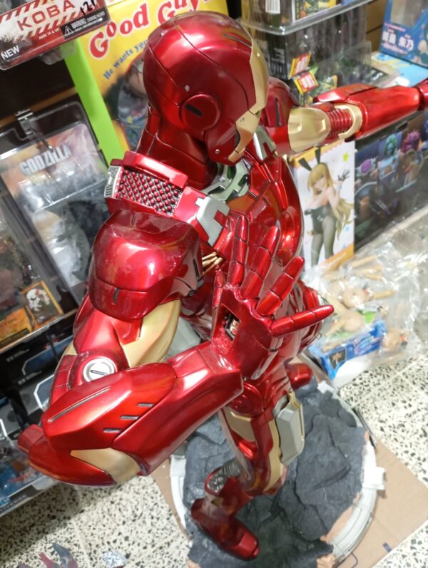 Iron Man - Los Vengadores
Tamaño:107cm
PRECIO: USD .600 DOLARES AL TIPO DE CAMBIO BLUE DEL DÍA