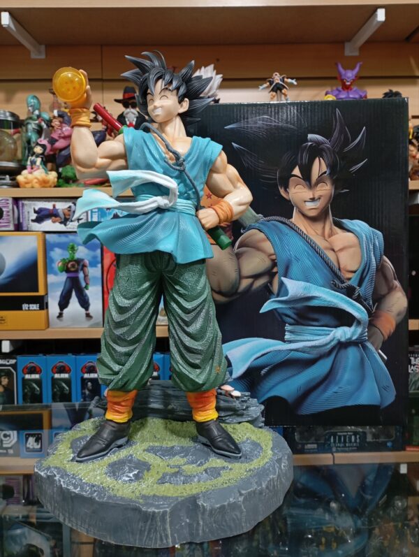 Goku con su Esfera de 4 Estrellas
Dragón Ball Gt 250
Tamaño:41cm