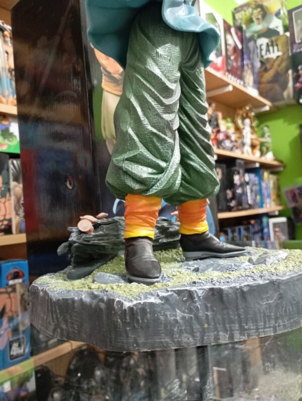Goku con su Esfera de 4 Estrellas
Dragón Ball Gt 250
Tamaño:41cm