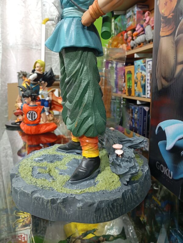 Goku con su Esfera de 4 Estrellas
Dragón Ball Gt 250
Tamaño:41cm