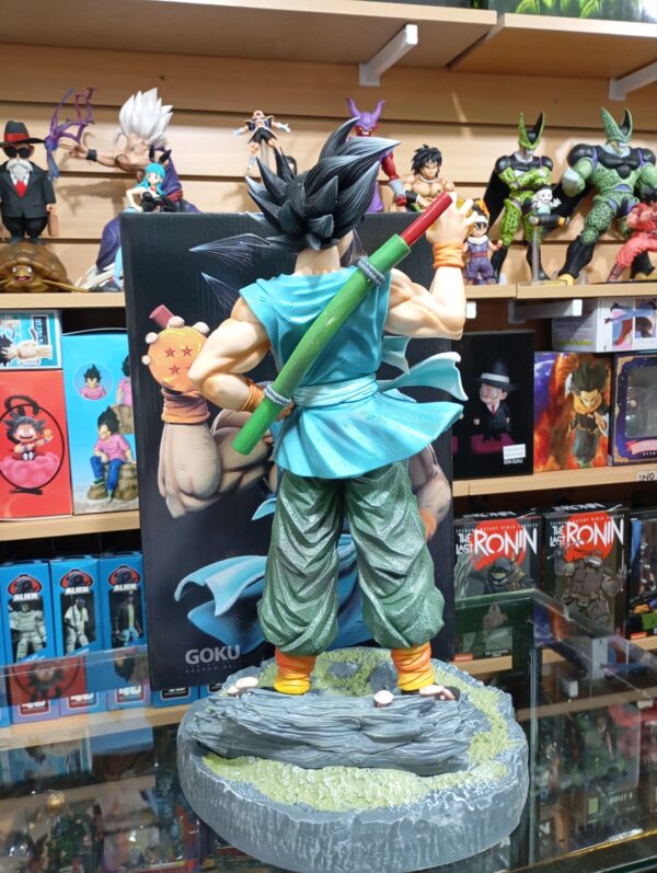 Goku con su Esfera de 4 Estrellas
Dragón Ball Gt 250
Tamaño:41cm